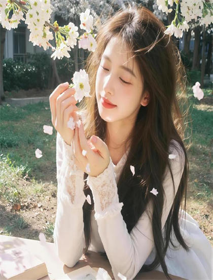 开局我就无敌了美女房客俏房东艺术价值惊艳四座的：专业角度评价与艺术成就个人分析